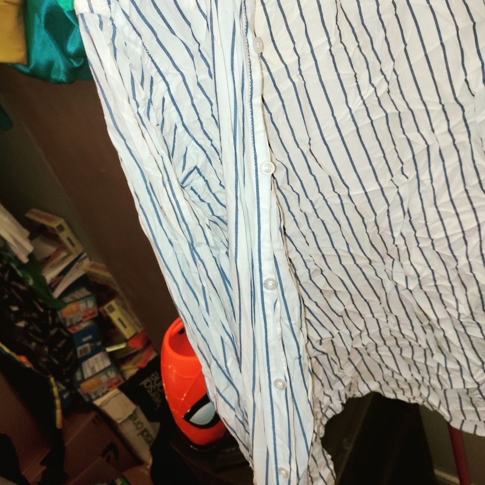 Button up shirt - Picture 3 of 3